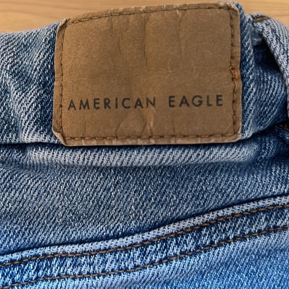 American Eagle size 8 regular stretch distressed mom jeans - Picture 13 of 13